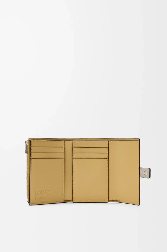 Petit portefeuille vertical en cuir de veau grainé souple Shell Grey/Eucalyptus
