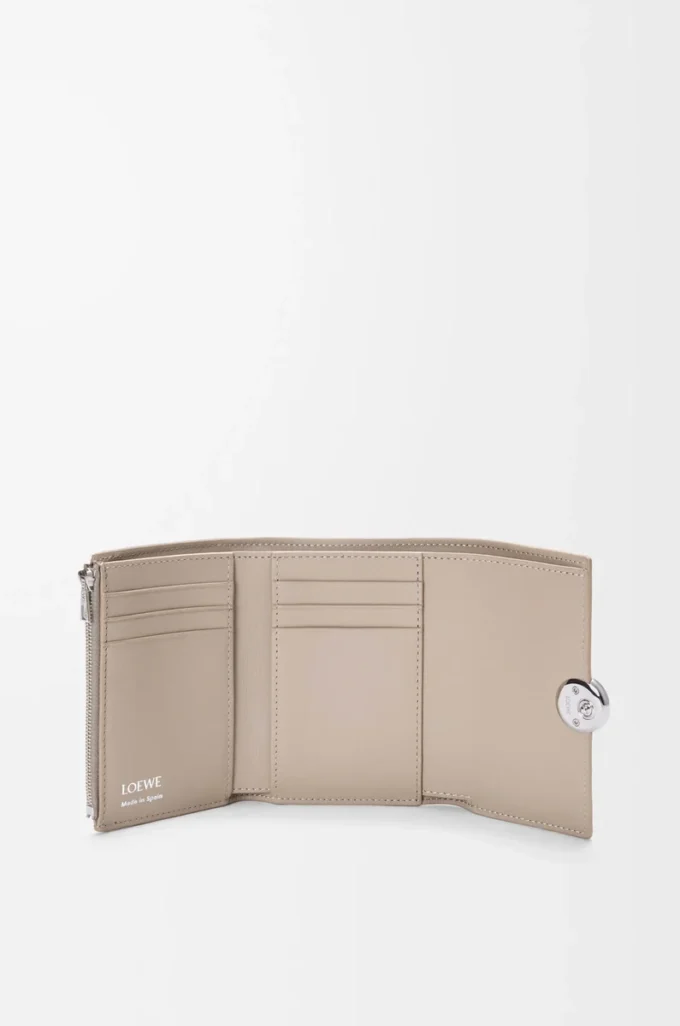 Petit portefeuille vertical Pebble en cuir de veau grainé Pebble Clay