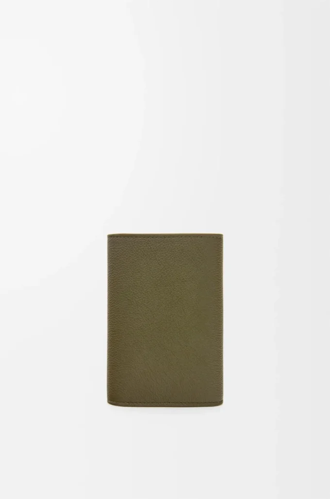 Petit portefeuille vertical Pebble en cuir de veau grainé Pebble Dark Khaki