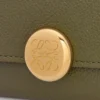 Petit portefeuille vertical Pebble en cuir de veau grainé Pebble Dark Khaki