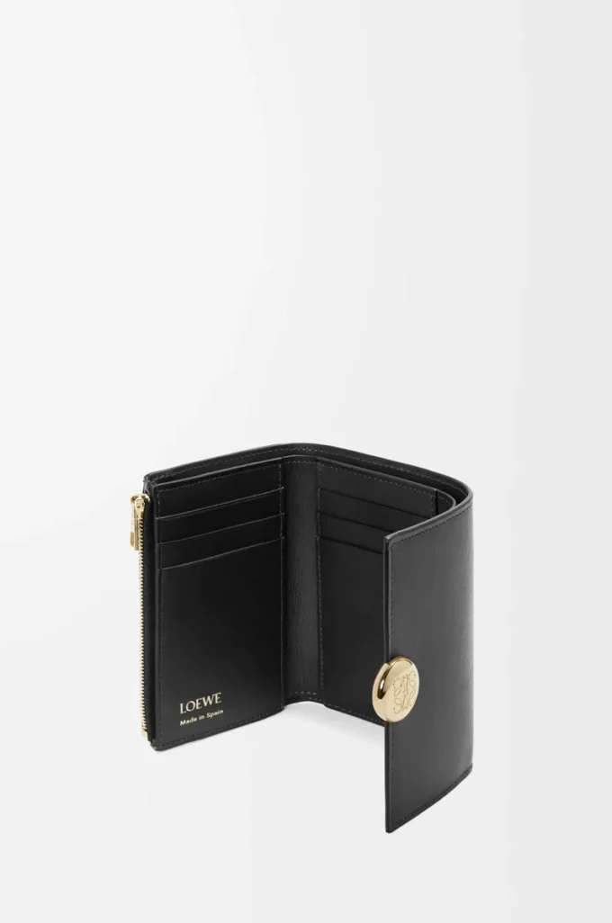 Petit portefeuille vertical Pebble en cuir de veau nappa brillant Black