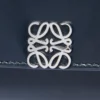 Petit portefeuille vertical Puffer Anagram en cuir de veau nappa brillant bleu marine foncé Petit portefeuille vertical Puffer Anagram en cuir de veau nappa brillant bleu marine foncé