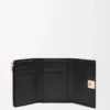 Petit portefeuille vertical Puffer Anagram en cuir de veau nappa brillant Noir Petit portefeuille vertical Puffer Anagram en cuir de veau nappa brillant Noir