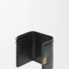 Petit portefeuille vertical Puffer Anagram en cuir de veau nappa brillant Noir Petit portefeuille vertical Puffer Anagram en cuir de veau nappa brillant Noir