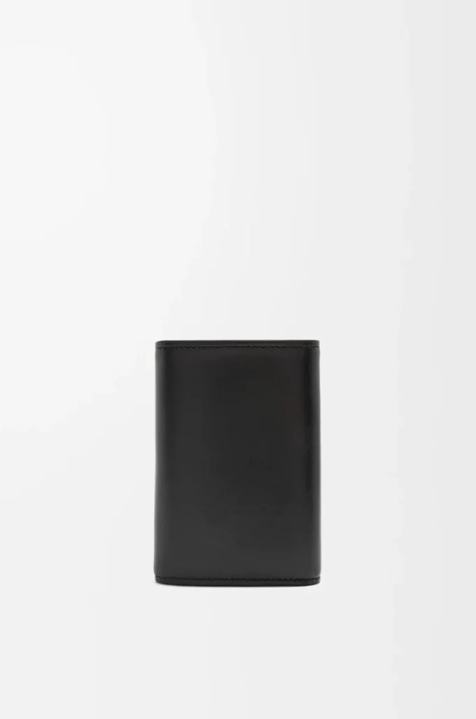 Petit portefeuille vertical Puffer Anagram en cuir de veau nappa brillant Noir Petit portefeuille vertical Puffer Anagram en cuir de veau nappa brillant Noir