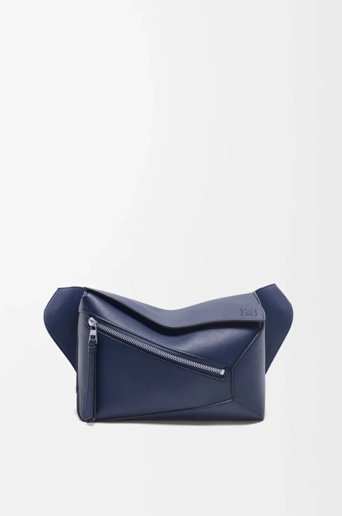 Petit sac banane Puzzle Edge en cuir de veau classique bleu abysse