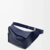 Petit sac banane Puzzle Edge en cuir de veau classique bleu abysse