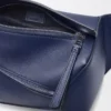 Petit sac banane Puzzle Edge en cuir de veau classique bleu abysse