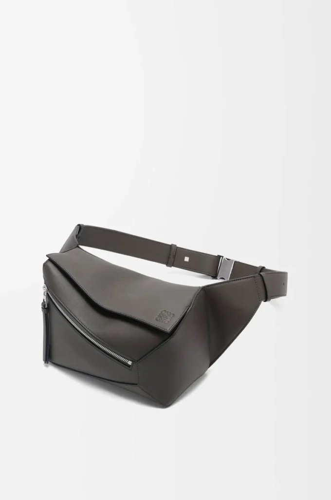 Petit sac banane Puzzle Edge en cuir de veau classique gris foncé