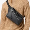Petit sac banane Puzzle Edge en cuir de veau classique noir