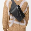 Petit sac banane Puzzle Edge en cuir de veau classique noir