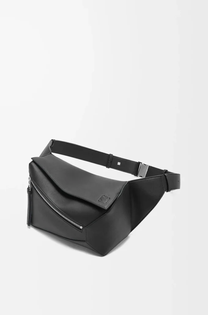Petit sac banane Puzzle Edge en cuir de veau classique noir