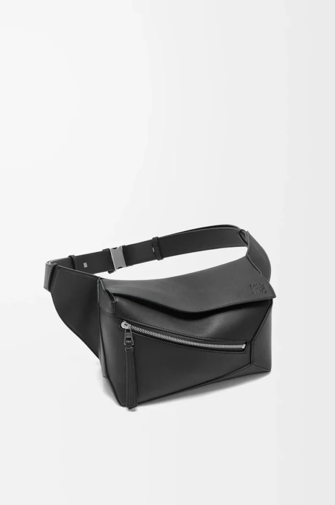 Petit sac banane Puzzle Edge en cuir de veau classique noir