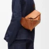 Petit sac banane Puzzle en cuir de veau classique Tan
