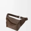 Petit sac banane Puzzle en cuir de veau grainé Dark Cigar