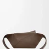 Petit sac banane Puzzle en cuir de veau grainé Dark Cigar