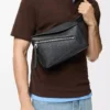 Petit sac banane Puzzle en cuir de veau grainé Noir
