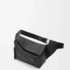 Petit sac banane Puzzle en cuir de veau grainé Noir