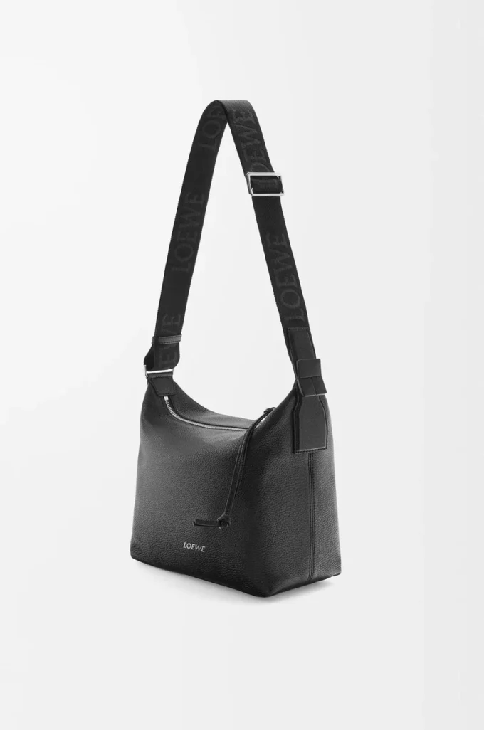 Petit sac à bandoulière Cubi en cuir de veau grainé souple Noir
