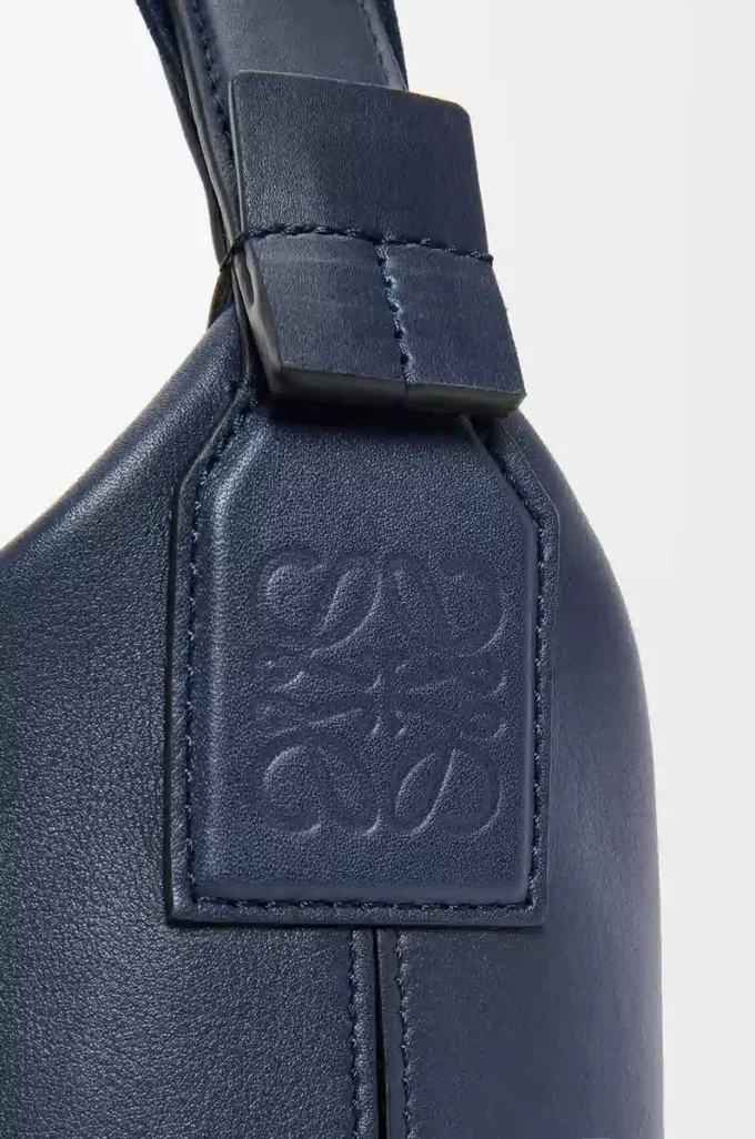 Petit sac à bandoulière Cubi en cuir de veau lisse et souple et jacquard Deep Navy