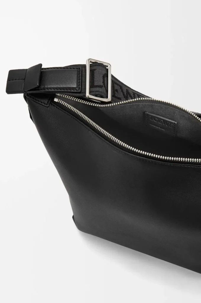 Petit sac à bandoulière Cubi en cuir de veau lisse et souple et jacquard noir
