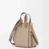 Petit sac Hammock en cuir de veau grainé souple sable