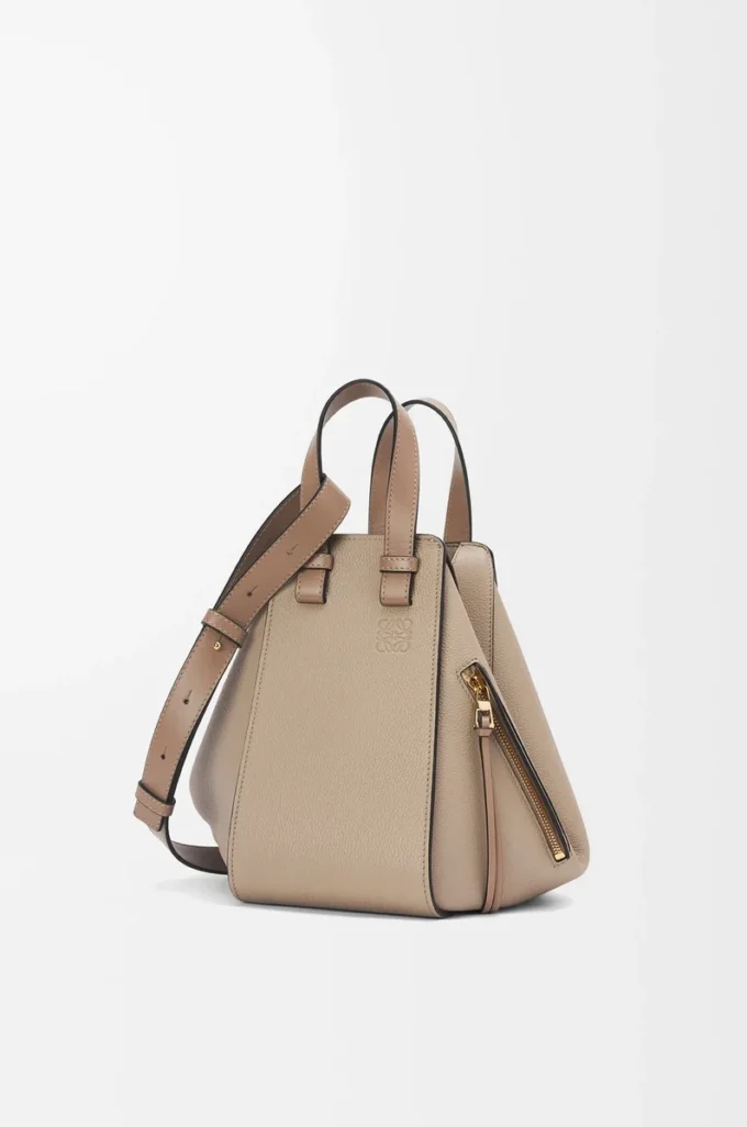 Petit sac Hammock en cuir de veau grainé souple sable