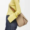 Petit sac Hammock en cuir de veau grainé souple sable