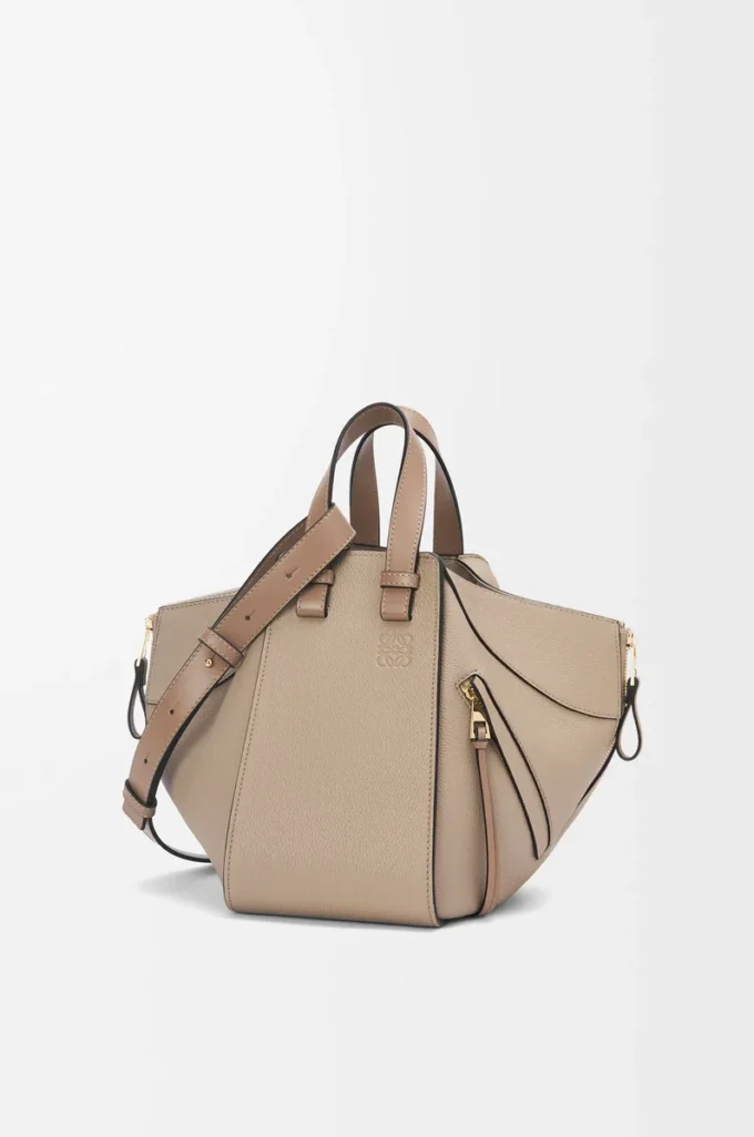 Petit sac Hammock en cuir de veau grainé souple sable