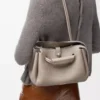 Petit sac Madrid en cuir de veau grainé souple Clay