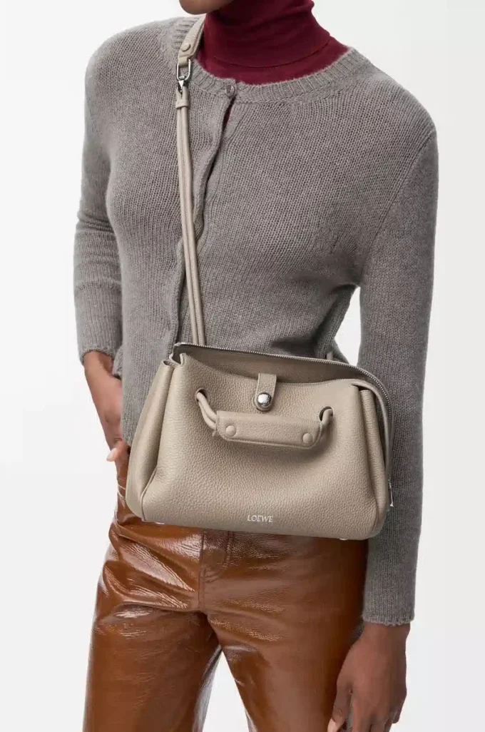 Petit sac Madrid en cuir de veau grainé souple Clay