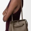 Petit sac Madrid en cuir de veau grainé souple Taupe