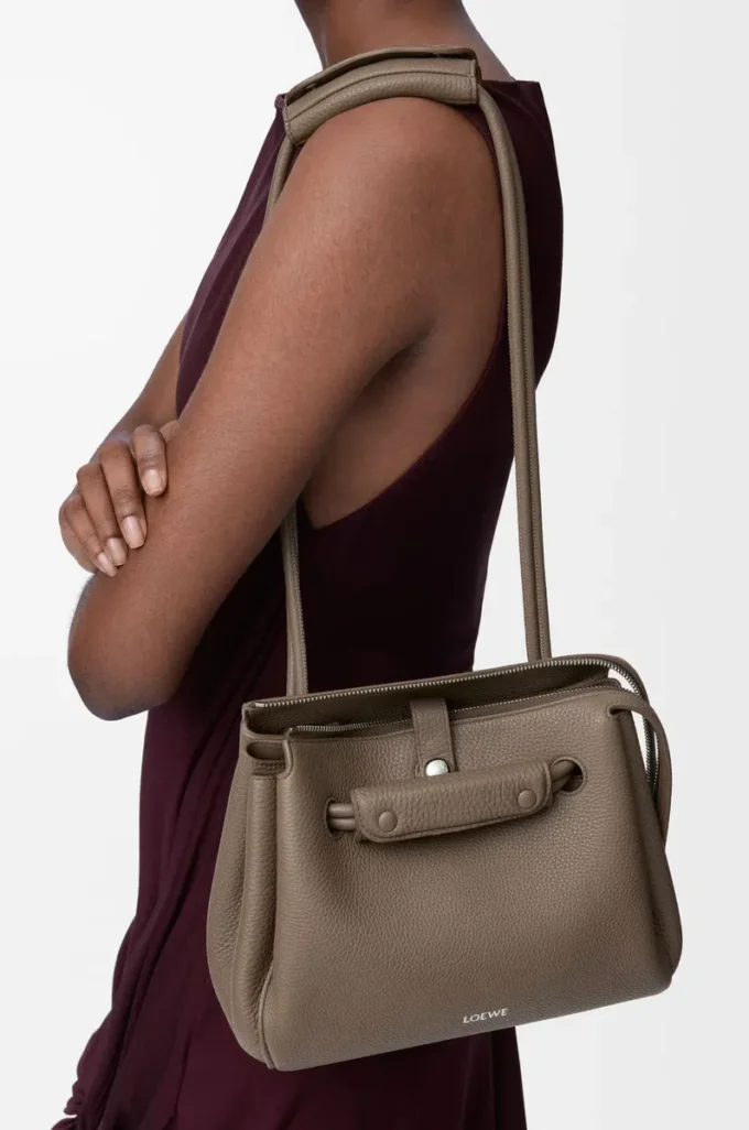 Petit sac Madrid en cuir de veau grainé souple Taupe