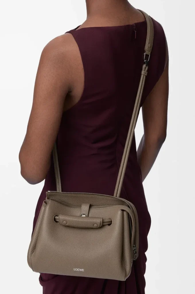 Petit sac Madrid en cuir de veau grainé souple Taupe