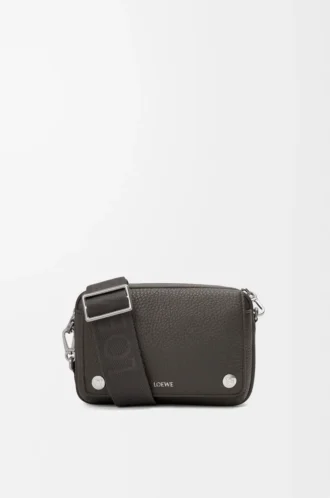 Petit sac messager Pebble en cuir de veau grainé souple Gris foncé