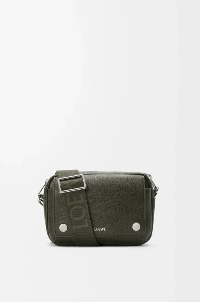 Petit sac messager Pebble en cuir de veau grainé souple Kaki foncé