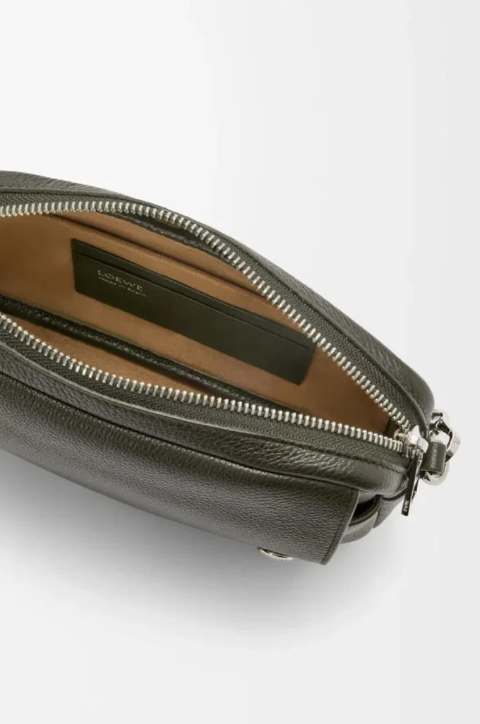 Petit sac messager Pebble en cuir de veau grainé souple Kaki foncé