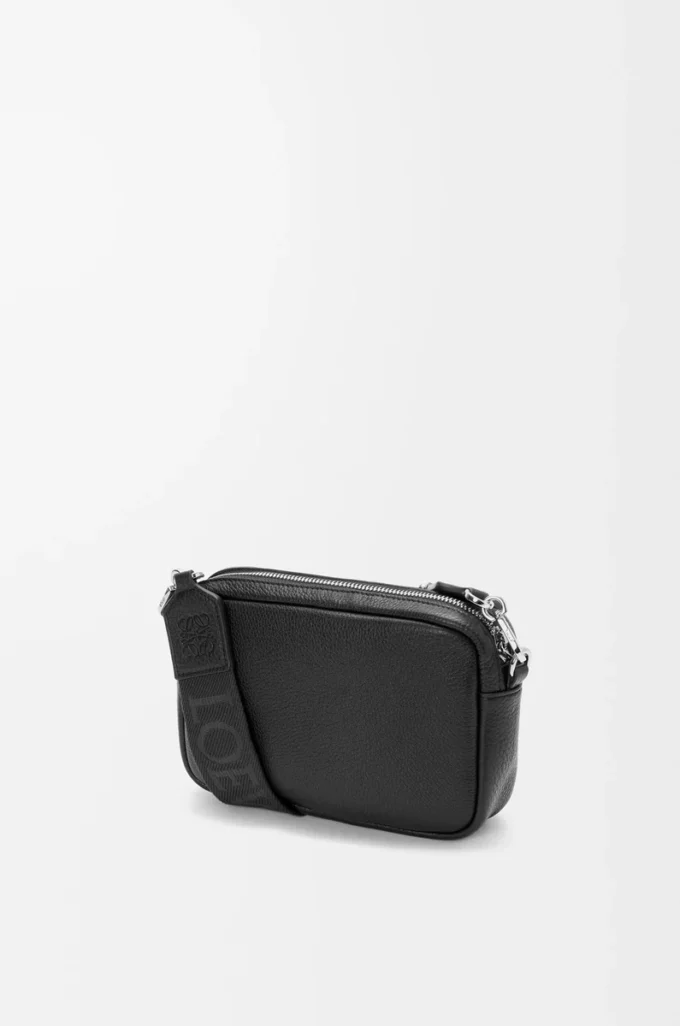 Petit sac messager Pebble en cuir de veau grainé souple noir