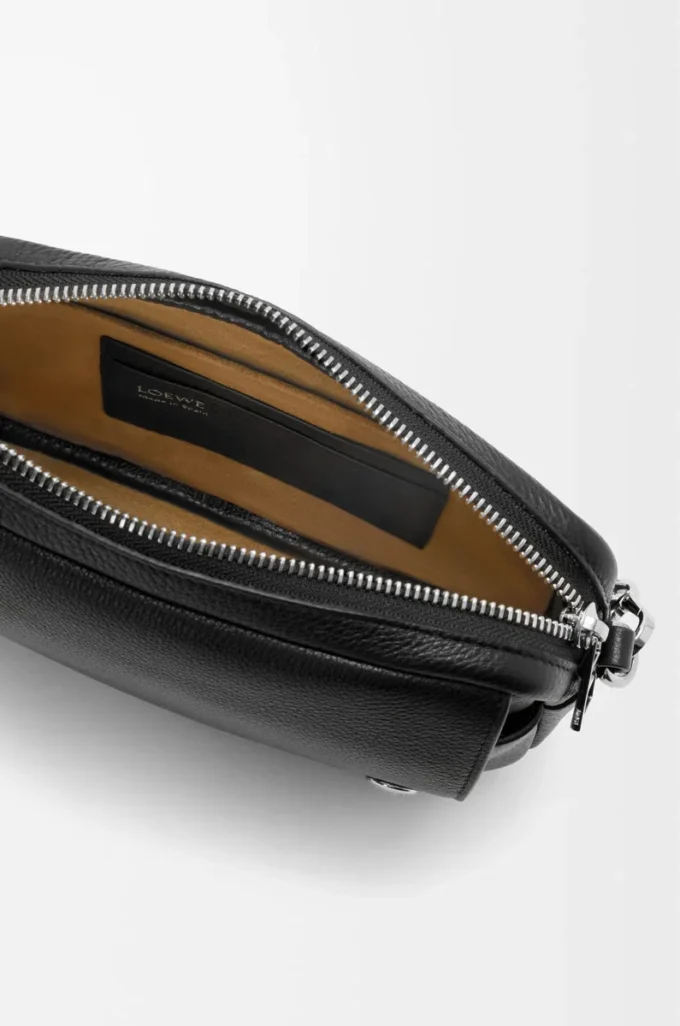 Petit sac messager Pebble en cuir de veau grainé souple noir