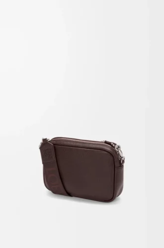 Petit sac messager Pebble en cuir de veau grainé souple Oxblood