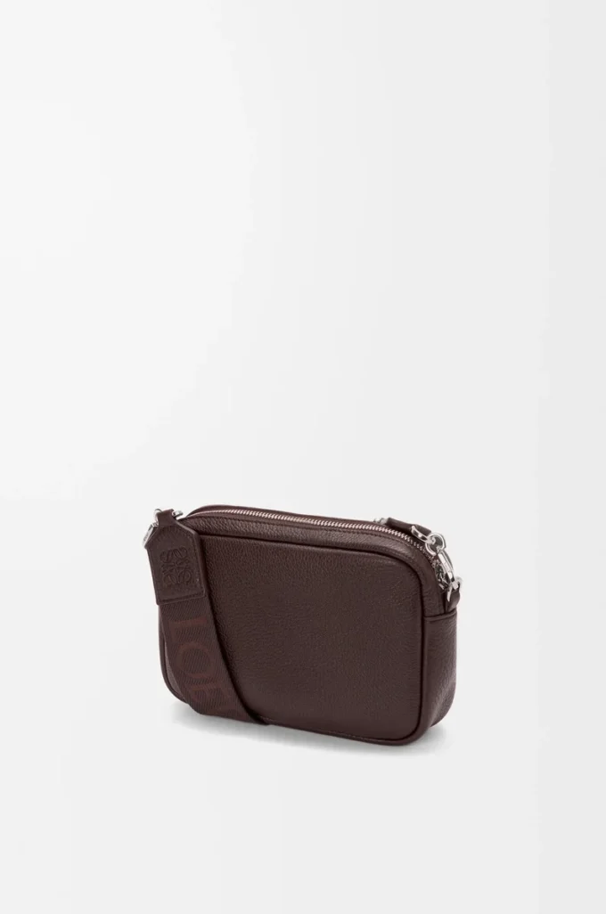 Petit sac messager Pebble en cuir de veau grainé souple Oxblood