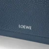 Petit sac messager Pebble en cuir de veau grainé souple teint à l&rsquo;indigo
