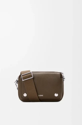 Petit sac messager Pebble en cuir de veau grainé souple Tundra