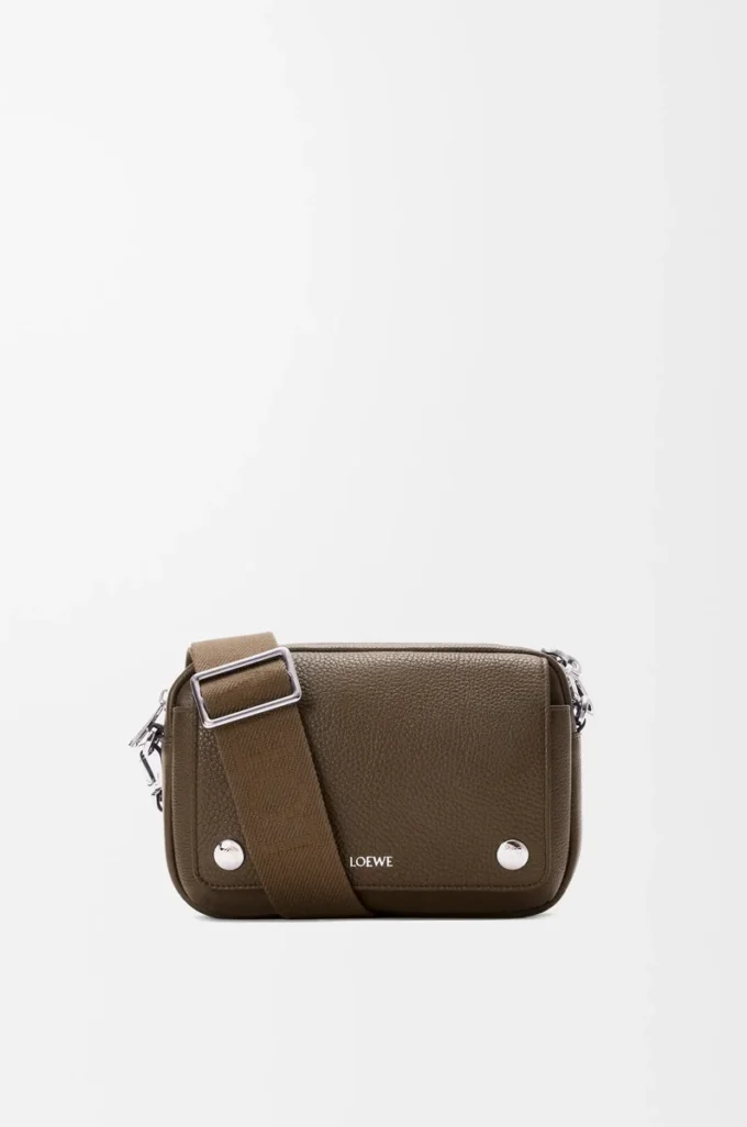 Petit sac messager Pebble en cuir de veau grainé souple Tundra