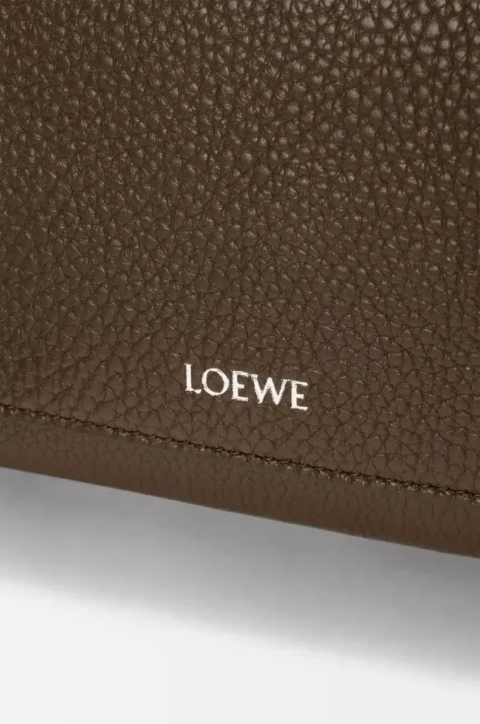 Petit sac messager Pebble en cuir de veau grainé souple Tundra
