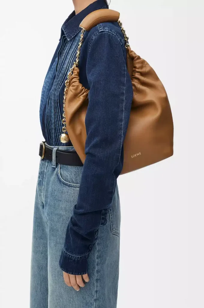 Petit sac Squeeze en cuir d&rsquo;agneau nappa souple Chêne