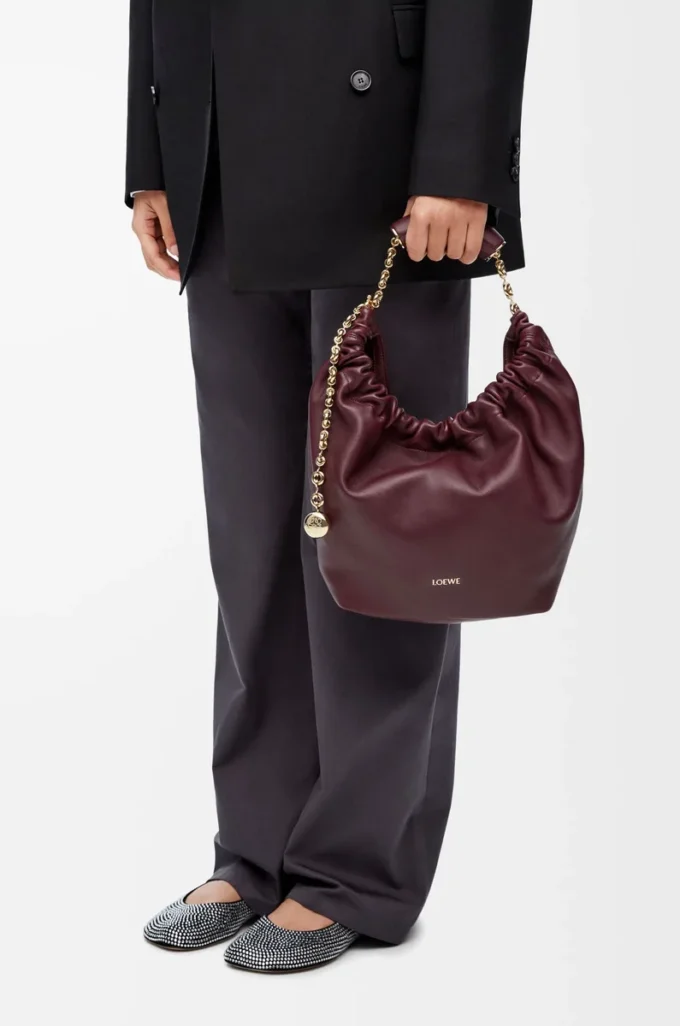 Petit sac Squeeze en cuir d&rsquo;agneau nappa souple Dark Burgundy