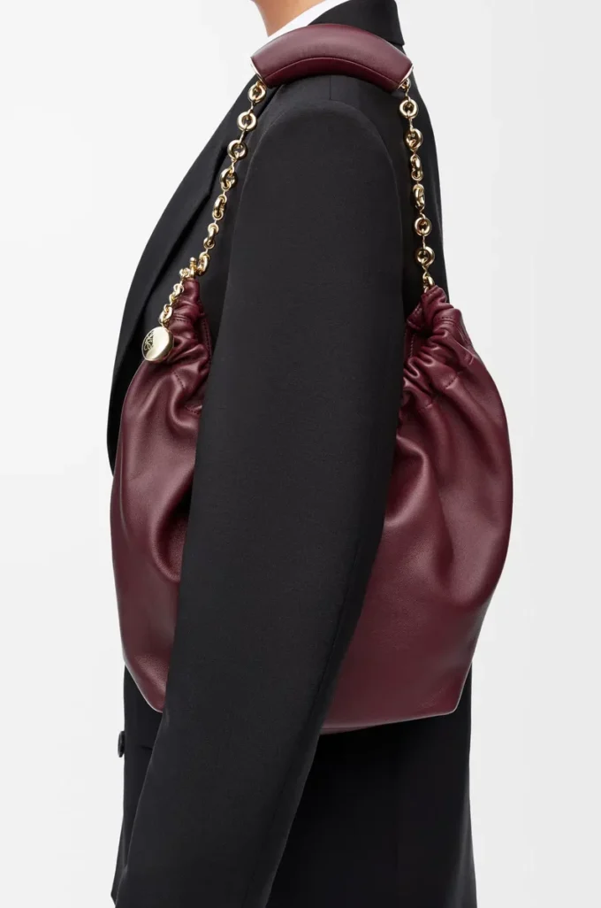 Petit sac Squeeze en cuir d&rsquo;agneau nappa souple Dark Burgundy