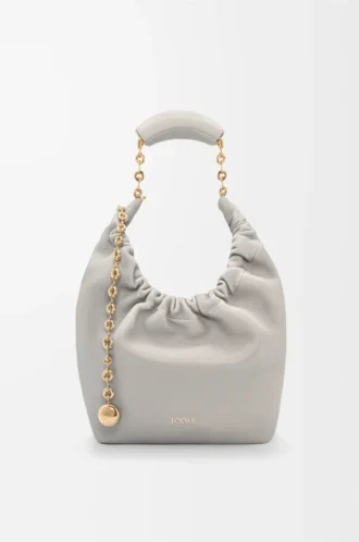 Petit sac Squeeze en cuir d&rsquo;agneau nappa souple gris coquillage