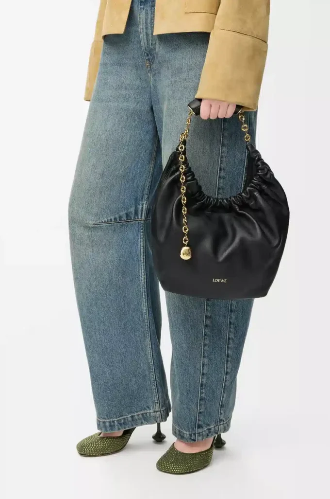 Petit sac Squeeze en cuir d&rsquo;agneau nappa souple noir